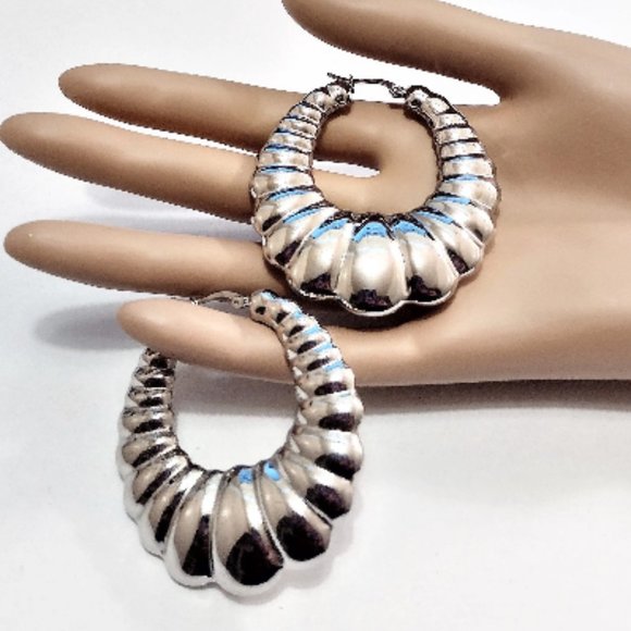 2 1/4 Inch Scalloped Shrimp Hoop Pierced Post Earrings Silver Plated Rib Lined - Picture 7 of 9